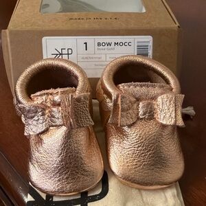 Freshly Picked Rose Gold Bow Moccasins for Kids size 1 (c2.5) soft sole